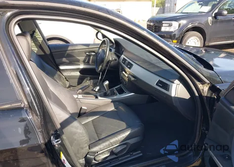 2006 BMW 325I z USA, uszkodzony, nr VIN WBAVB13556KR58090